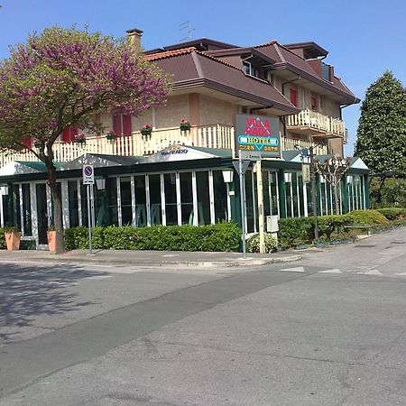 Hotel Rado Lido di Jesolo Exteriör bild