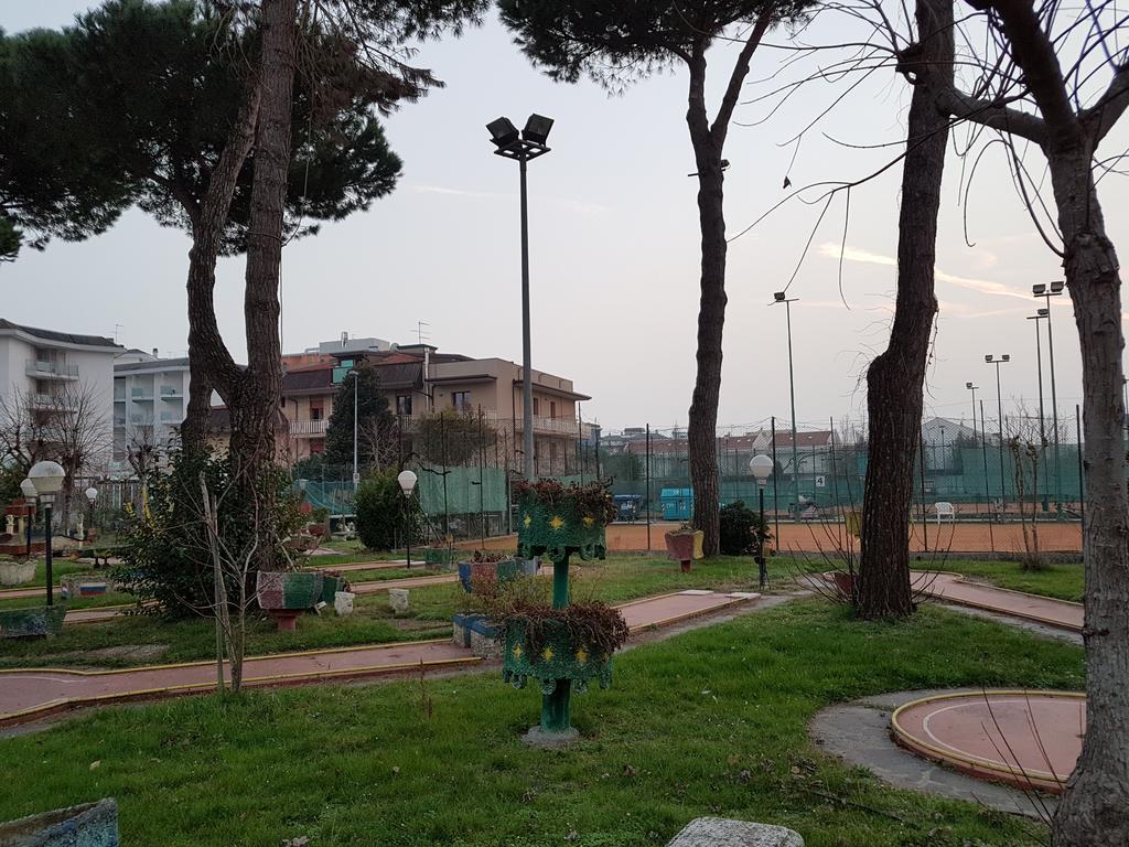 Hotel Rado Lido di Jesolo Exteriör bild